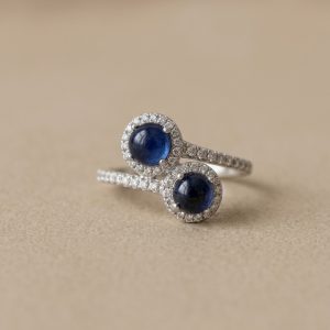 Tú y Yo con Zafiros Cabujón y Diamantes en Oro Blanco